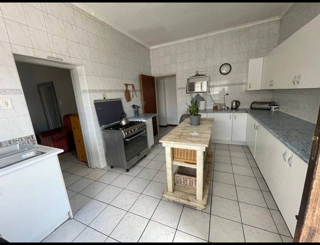 3 BEDROOM HOUSE FOR SALE IN FLORENTIA